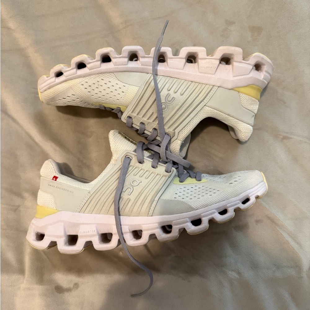 On Running Athletic Shoes, size 8.5 - Picture 2 of 4
